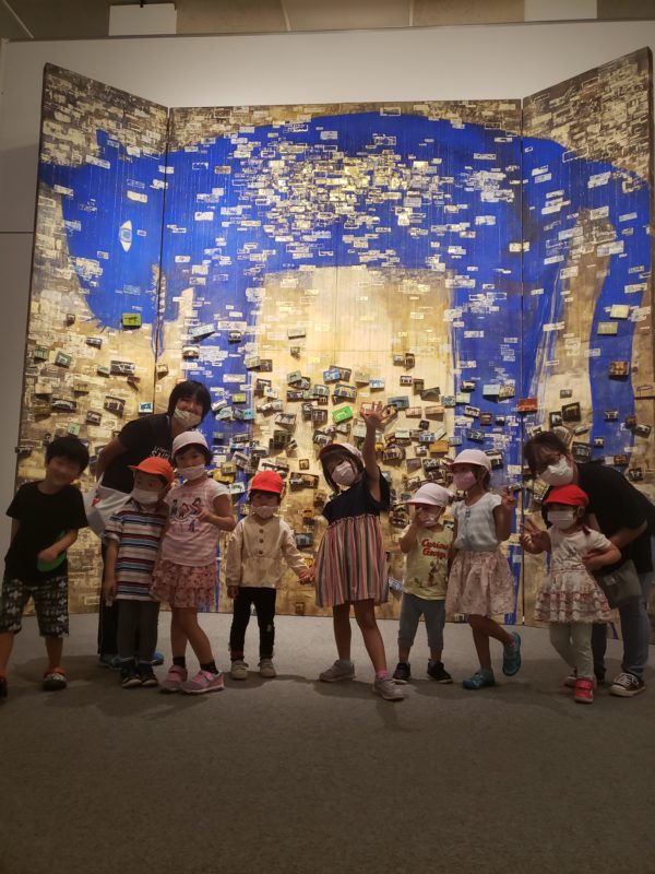 美術館で絵を鑑賞しました。 | ひかりキッズ – 新潟市北区の企業主導型